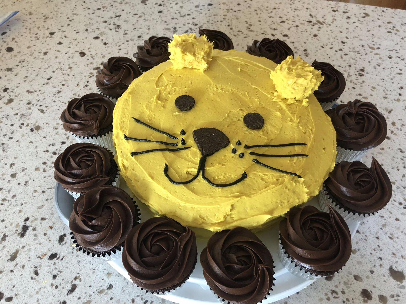 Lion Cupcake Cake